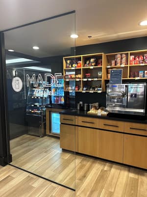 thumbnail: Snack bar