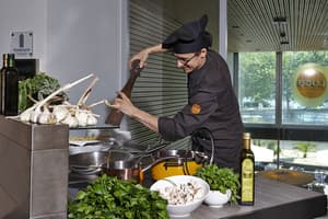 thumbnail: Dining