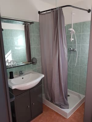 thumbnail: Bathroom amenities