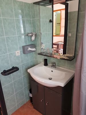 thumbnail: Bathroom amenities