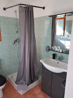 thumbnail: Bathroom amenities