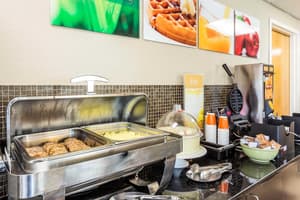 thumbnail: Breakfast area