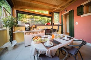 thumbnail: Breakfast area