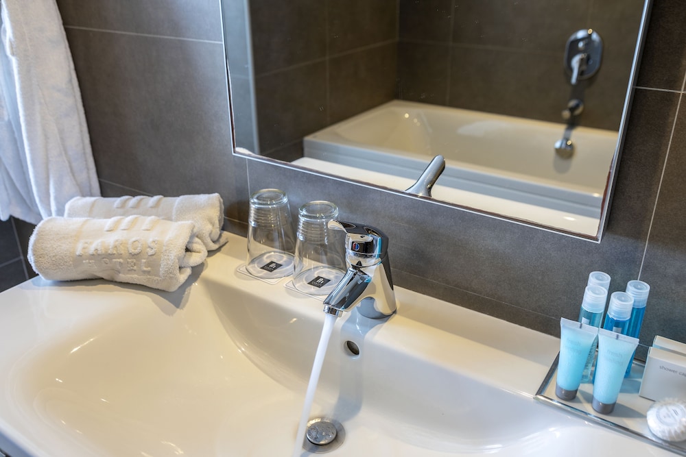 Bathroom sink