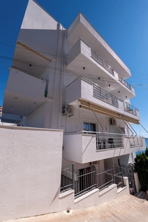 thumbnail: Front of property