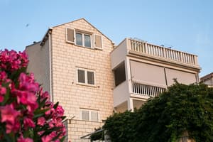 thumbnail: Front of property