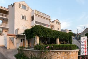 thumbnail: Front of property