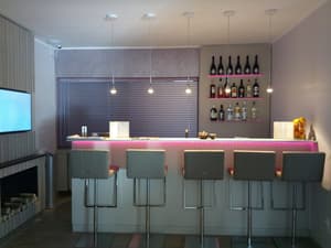 thumbnail: Bar (on property)
