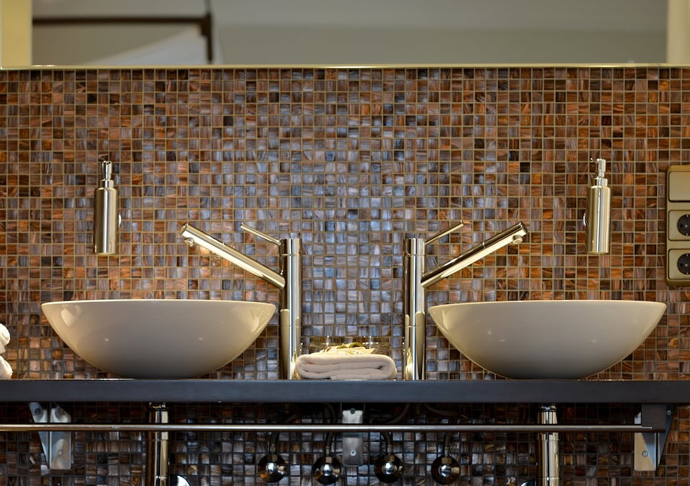 Bathroom sink