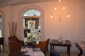 thumbnail: Bar (on property)