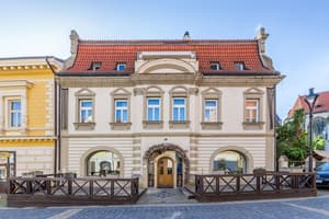 thumbnail: Property entrance