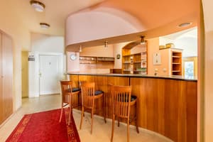thumbnail: Bar (on property)