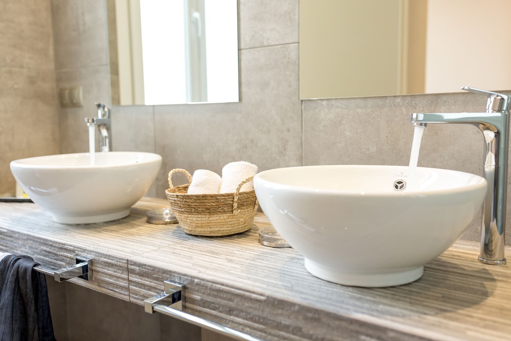 Bathroom sink