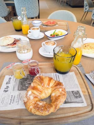 thumbnail: Breakfast area