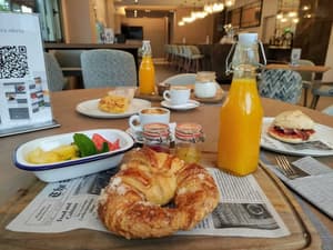 thumbnail: Breakfast area