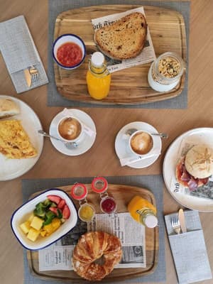 thumbnail: Breakfast area