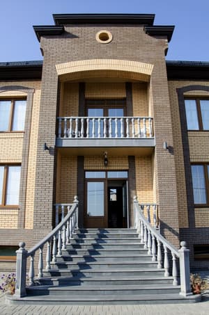 thumbnail: Front of property