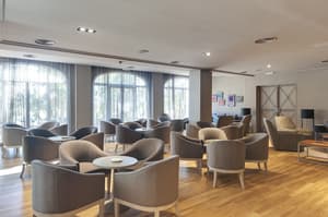 thumbnail: Bar (on property)