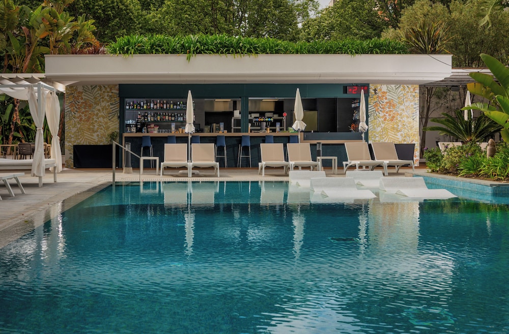 Poolside bar