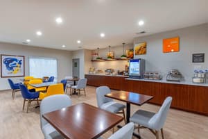thumbnail: Breakfast area