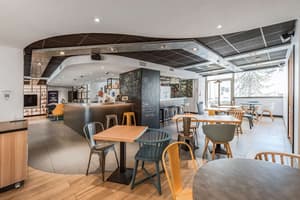 thumbnail: Bar (on property)