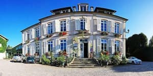 thumbnail: Front of property