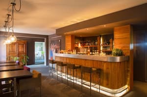 thumbnail: Bar (on property)