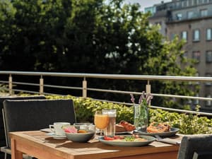 thumbnail: Bar (on property)