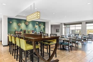 thumbnail: Breakfast area