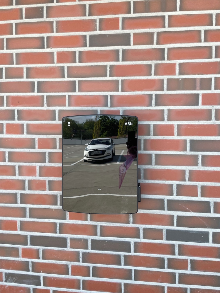 Electric vehicle charging station