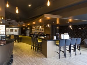 thumbnail: Bar (on property)