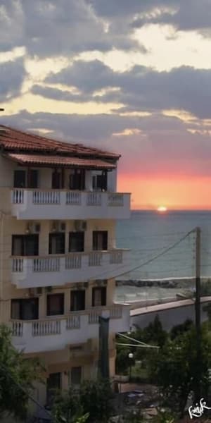 thumbnail: Exterior