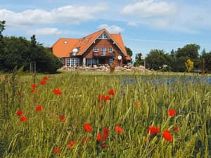 thumbnail: Front of property