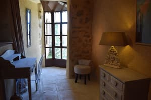 thumbnail: In-room business center