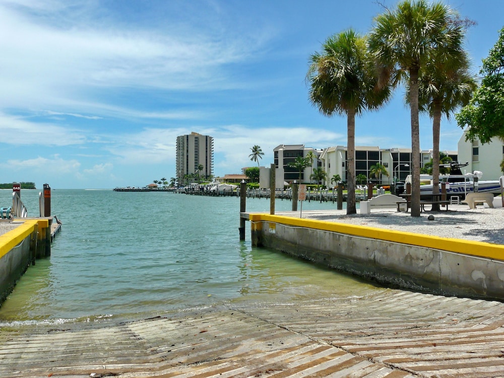 Dock