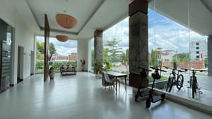 thumbnail: Lobby sitting area