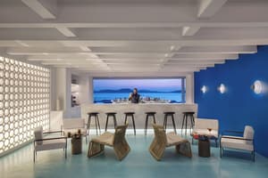 thumbnail: Poolside bar