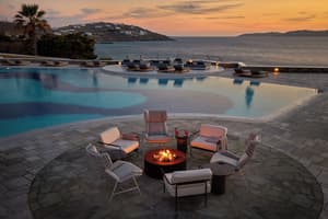 thumbnail: Poolside bar