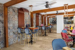 thumbnail: Outdoor dining