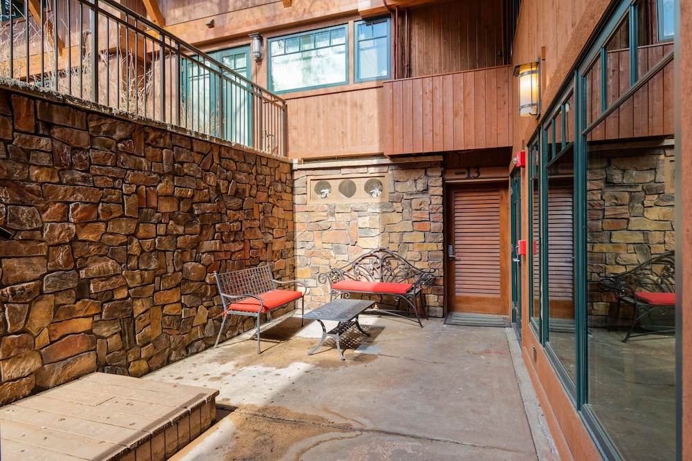 Swimming pool-spa