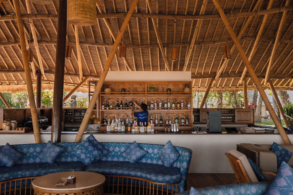 Poolside bar