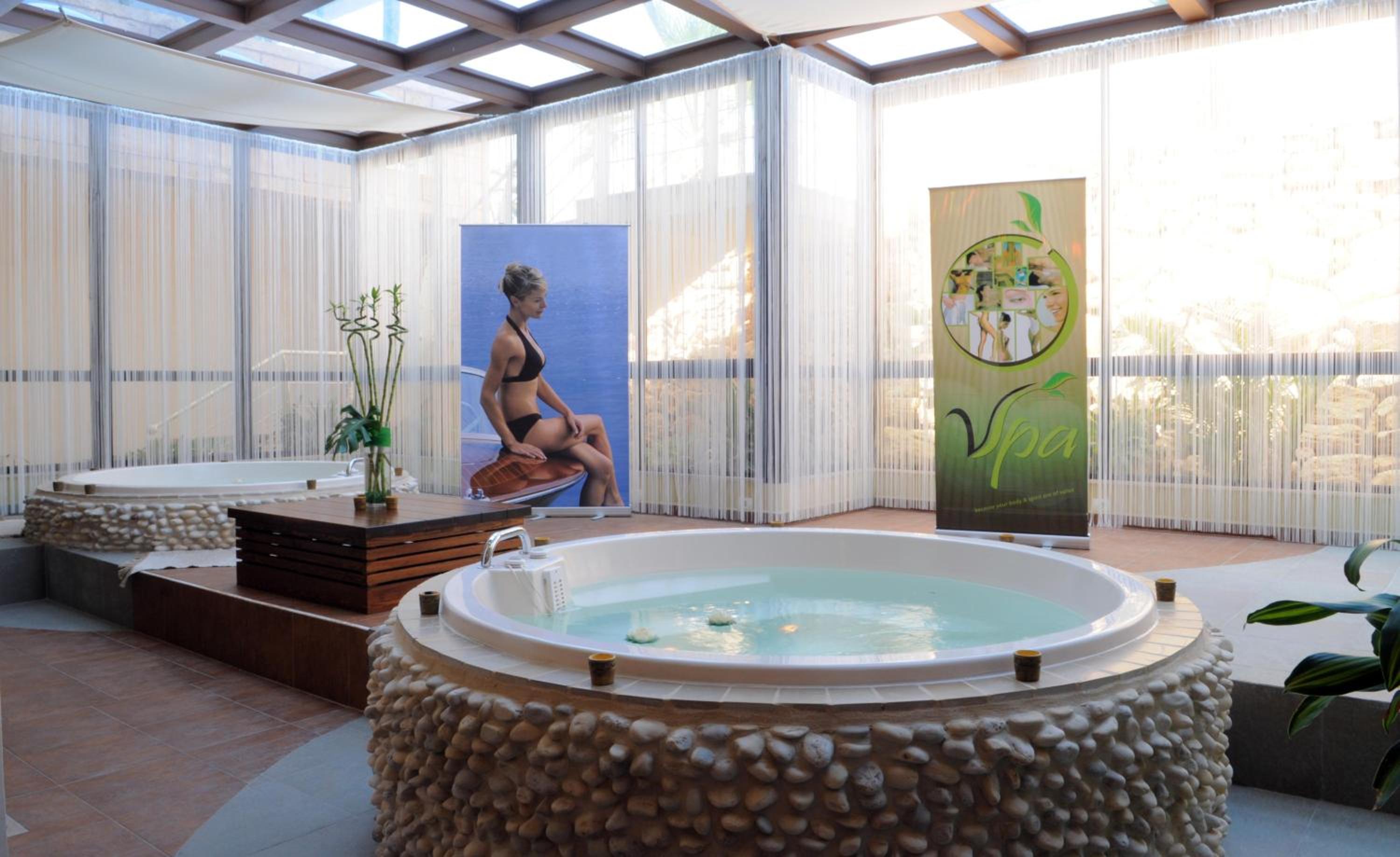 Swimming pool-spa