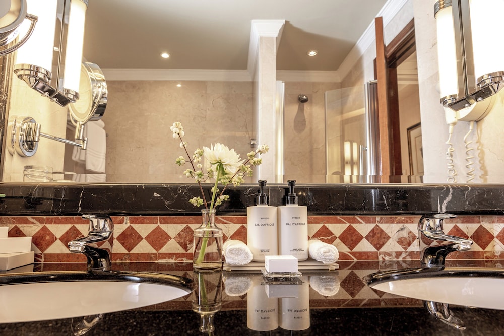 Bathroom amenities