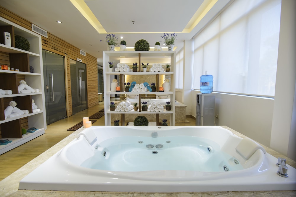 Indoor spa tub