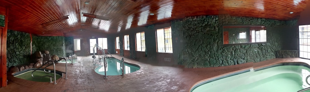 Swimming pool-spa