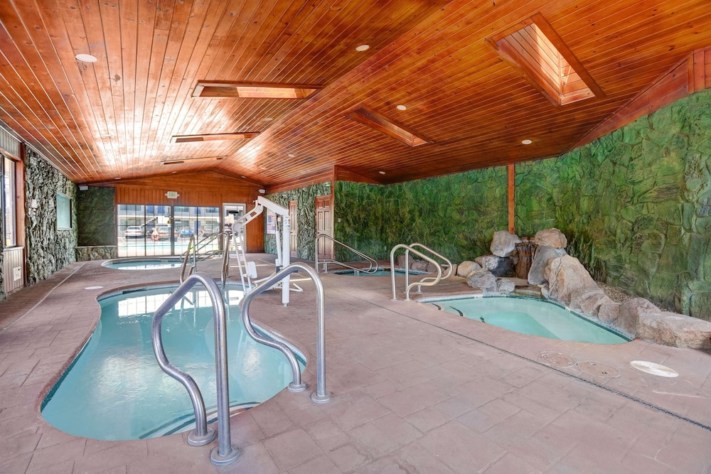 Swimming pool-spa