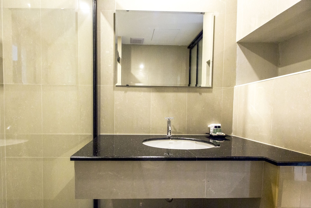 Bathroom sink