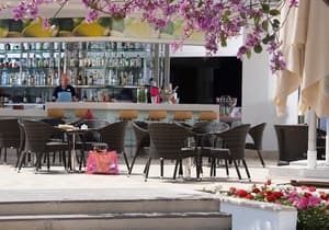thumbnail: Bar (on property)