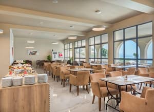 thumbnail: Breakfast area
