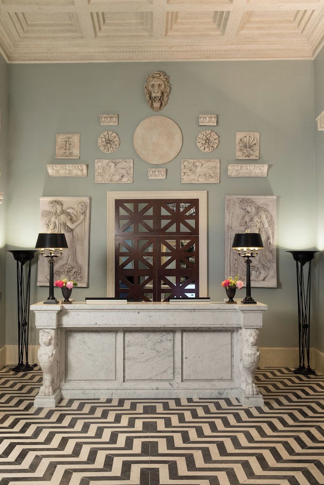 Concierge desk